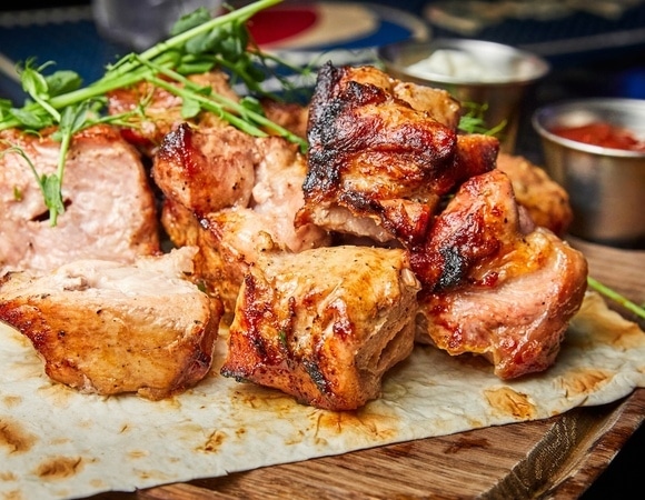 Как приготовить шашлык без канцерогенов и причем тут вино — объяснили специалисты