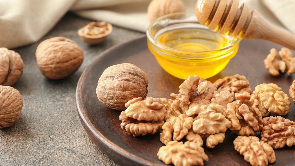 Чем полезен грецкий орех и мед — натуральный состав для здоровья всего организма