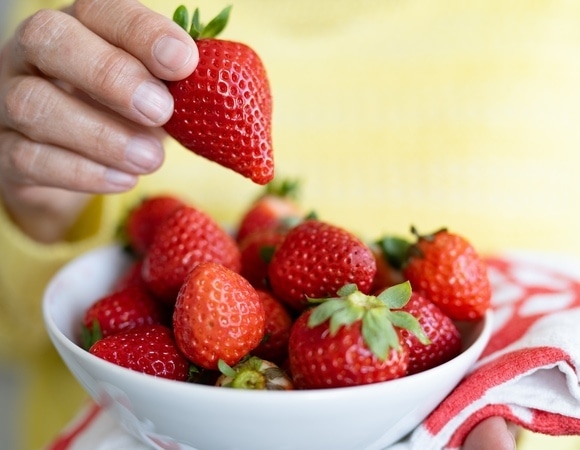 Сладкоежки ликуют! Стало известно, сколько клубники надо съесть за сезон 