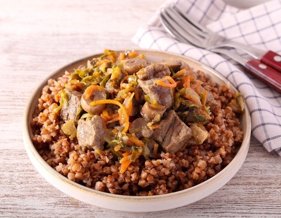 «В списках не значился» — как создатели сериала «кулинарно» передали дух эпохи 