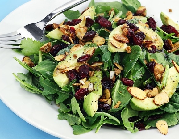 Раскрывает характеры героев сериала «Цыгане. Улица Шекспира» — фьюжн-кухня и ода здоровому питанию