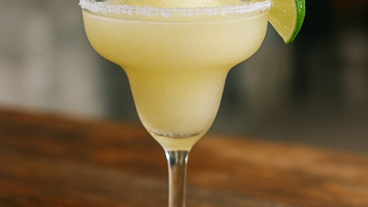 Спасет от жары и порадует вкусом: почему стоит приготовить замороженную маргариту