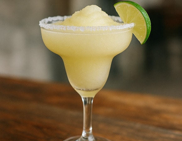 Спасет от жары и порадует вкусом: почему стоит приготовить замороженную маргариту Спасет от жары и порадует вкусом: почему стоит приготовить замороженную маргариту