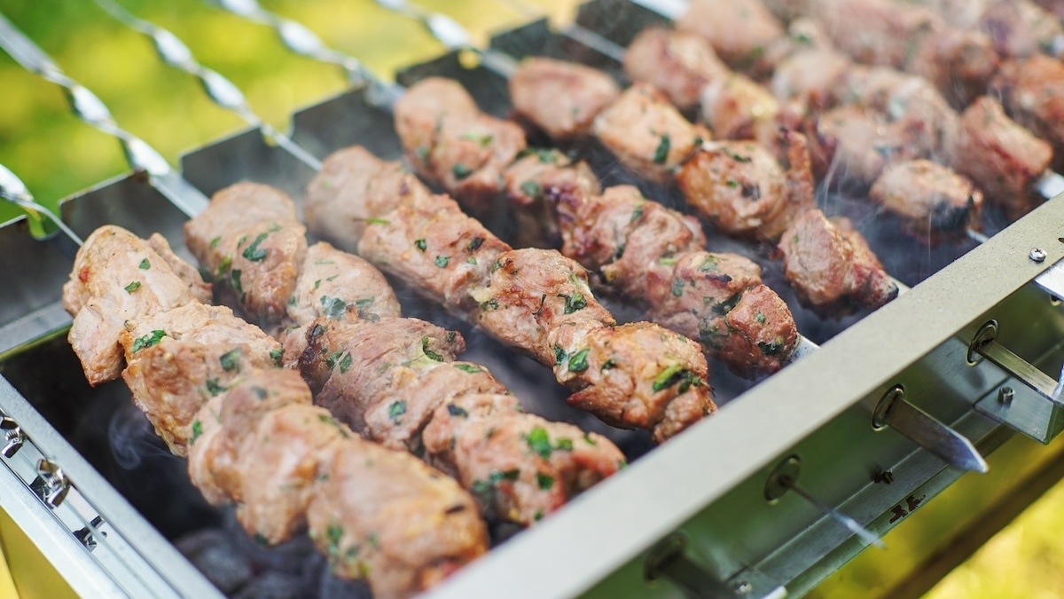 Как отмыть мангал без капли «химии» — шеф-повар озвучил любимый способ борьбы с нагаром и копотью 