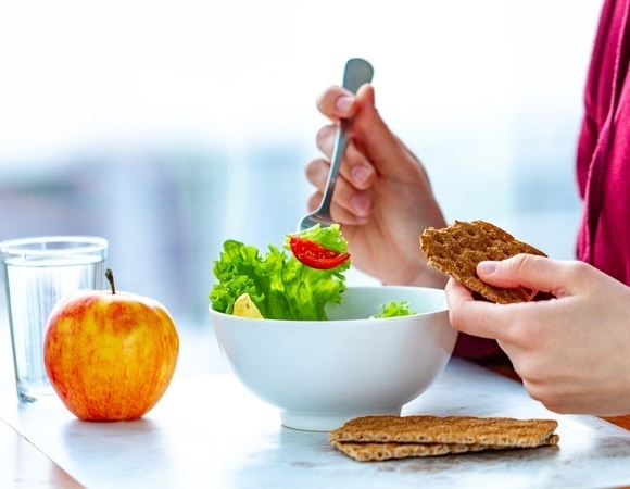 «Укрепить иммунитет»: доктор Мясников назвал действенный способ избавиться от простуд — таблетки не помогут