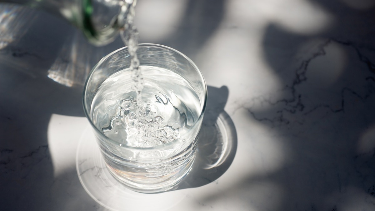 Сколько воды в день нужно пить — доктор Малышева вывела идеальную формулу