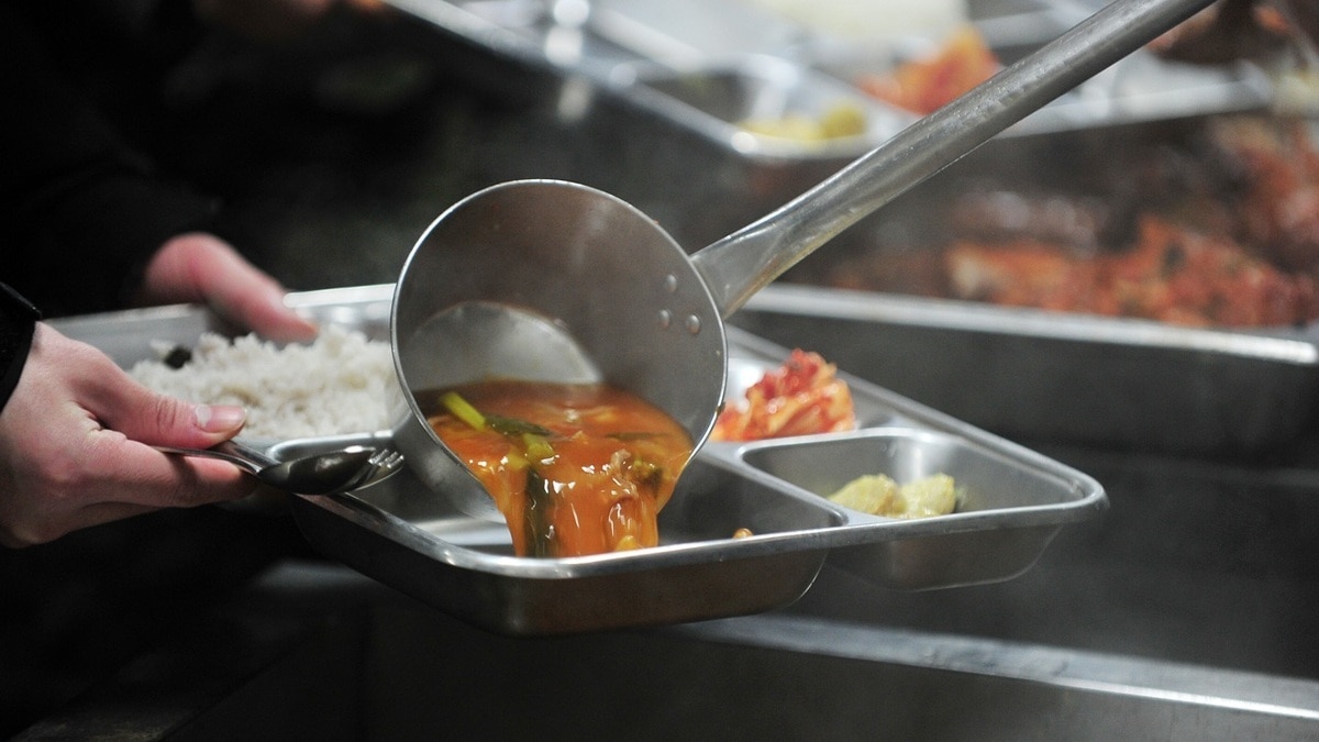 Чем кормят солдат в армии — разнообразное меню три раза в день Чем кормят солдат в армии — разнообразное меню три раза в день