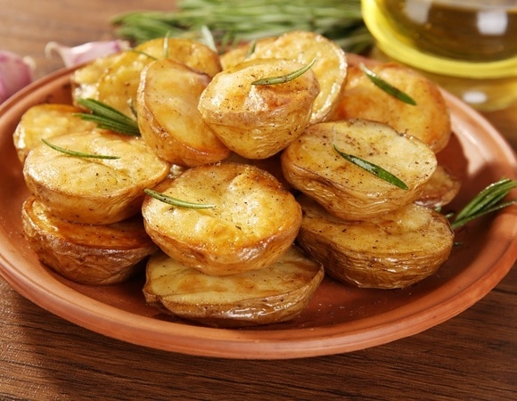 Как запечь овощи — всего один ингредиент придаст сочности картофелю, перцам и баклажанам