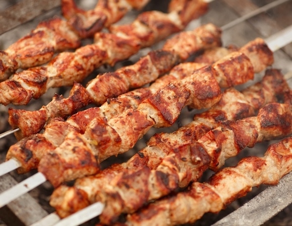 Как приготовить мцвади по-грузински: делимся рецептом шашлыка без маринада