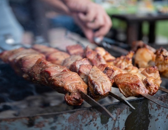 Сколько маринуется шашлык из свинины — как не испортить текстуру мяса Сколько маринуется шашлык из свинины — как не испортить текстуру мяса