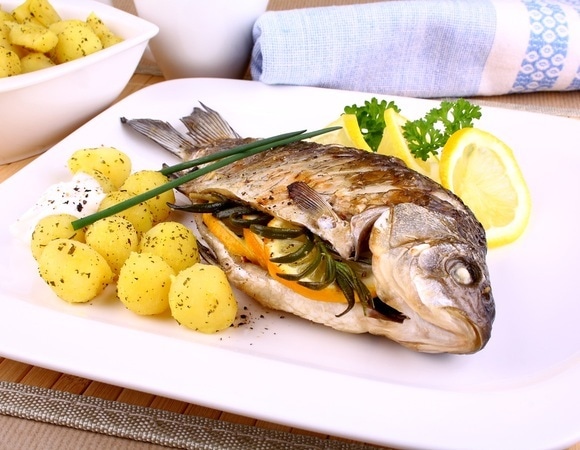Сазан с картофелем — правильное сочетание сделает блюдо восхитительным