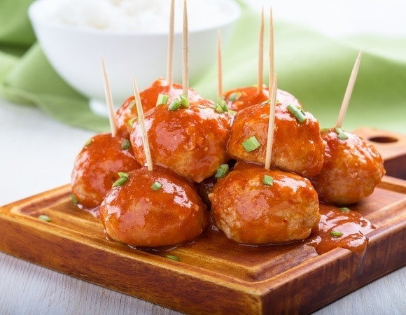 Рыбные котлеты в томатном соусе — идеально для пюре или свежих овощей