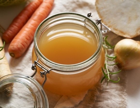 На завтра и на месяцы вперед: есть 2 верных способа сохранить бульон — вкус, аромат и польза останутся