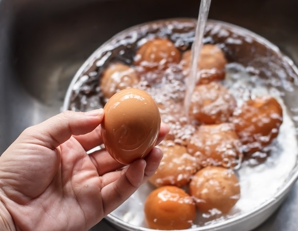 Врач объяснила, как мыть яйца — чтобы не подхватить сальмонеллу Врач объяснила, как мыть яйца — чтобы не подхватить сальмонеллу