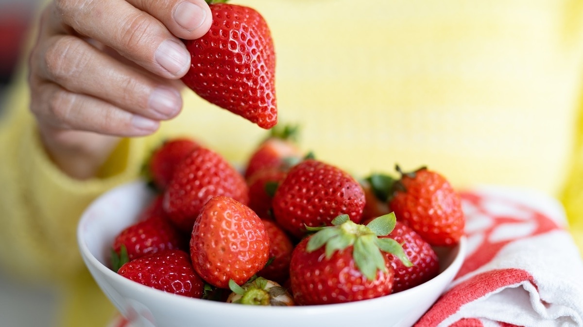 Что можно приготовить из свежей клубники — 4 рецепта для любого настроения