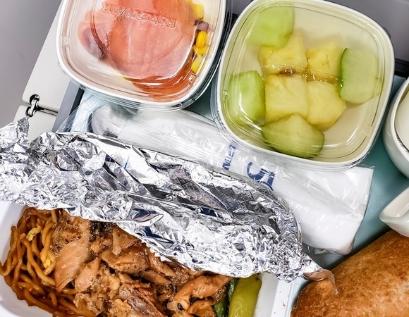 В самолет со своей едой? Что можно взять на борт, а что лучше оставить дома