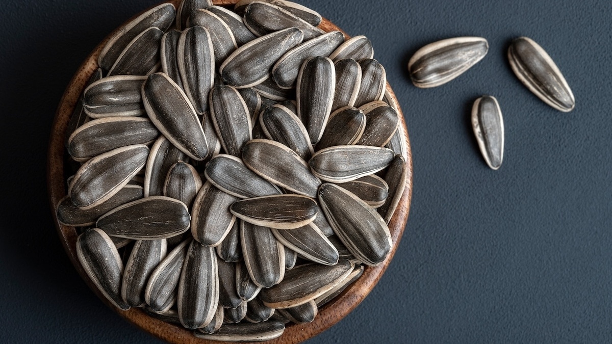 Диетолог выделила З ошибки, из-за которых полезные семечки превращаются в яд Диетолог выделила З ошибки, из-за которых полезные семечки превращаются в яд