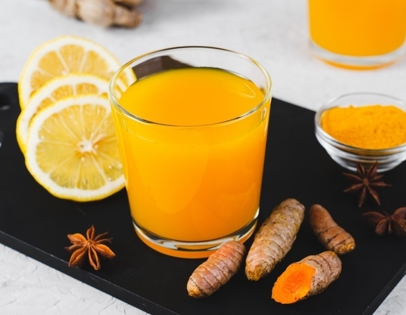 Добавьте всего один ингредиент в воду с лимоном — и получите еще больше пользы