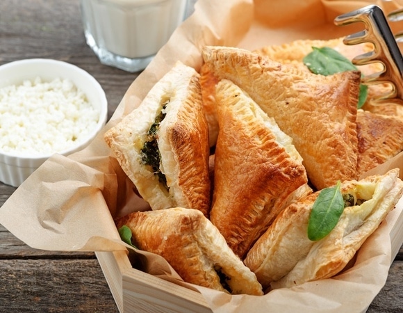 Пирожки со щавелем и зеленью — просто, быстро и так вкусно, что одной порции мало