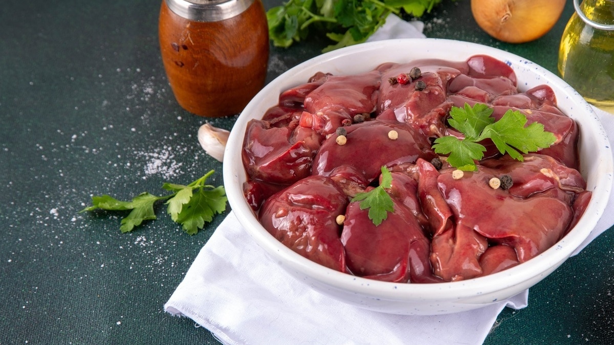 «Получилось очень нежно»: как приготовить куриную печень на сковороде — всего за 15 минут