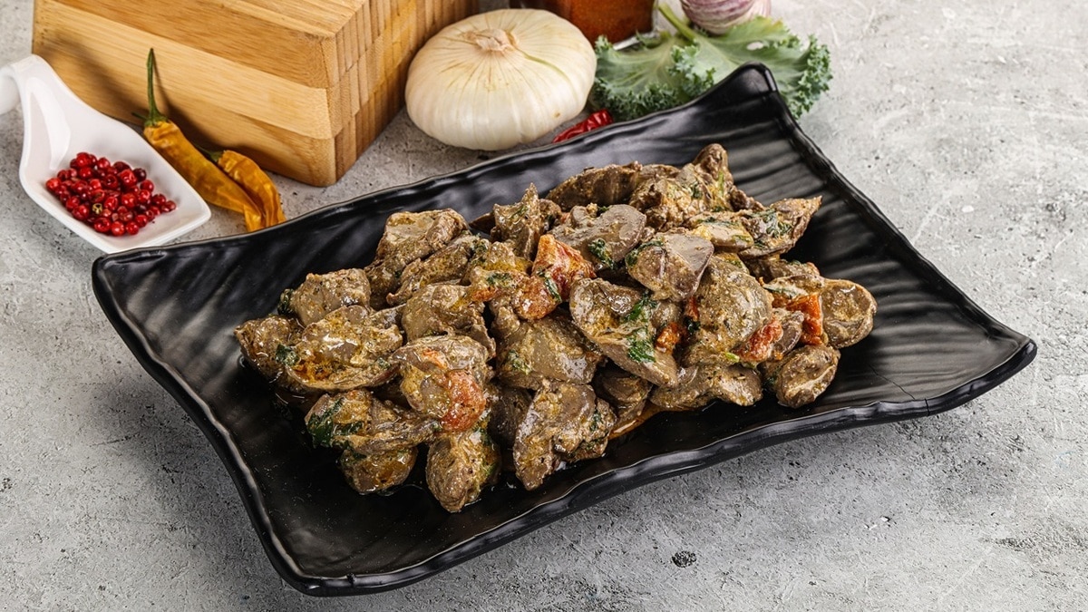 «Невероятно вкусно»: как приготовить куриную печень в духовке — всего полчаса и блюдо готово