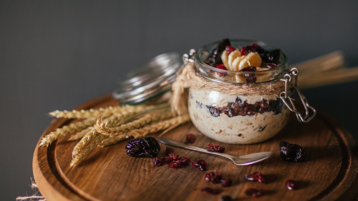 Ленивая овсянка в банке: простой рецепт, который сэкономит время и поможет легко начать день Ленивая овсянка в банке: простой рецепт, который сэкономит время и поможет легко начать день
