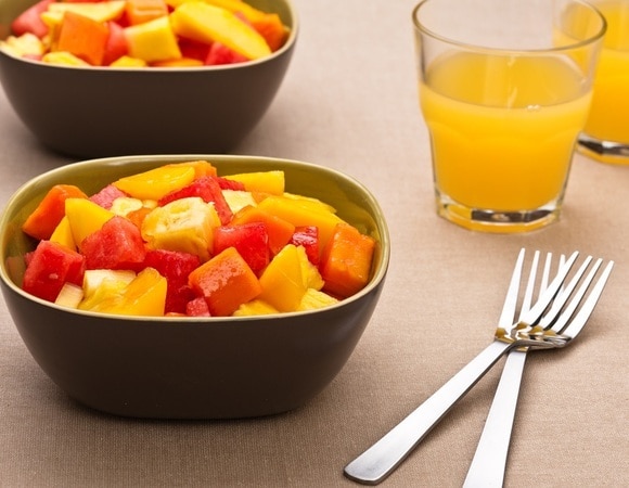 «Идеально для жаркого вечера»: как приготовить салат из фруктов, которым лакомились в сериале «Белый лотос»