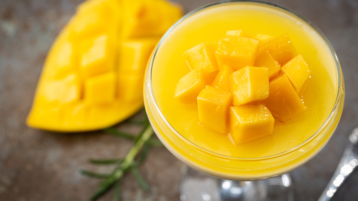 Манговый пудинг с кокосовым молоком: тропический десерт для тех, кто хочет на море