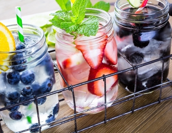 Названы главные преимущества фруктовой воды — да, восполняет водный баланс, но это не все  