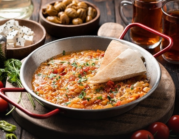 «Это нечто особенное»: что обязательно нужно попробовать в Бодруме — яичница с турецким колоритом