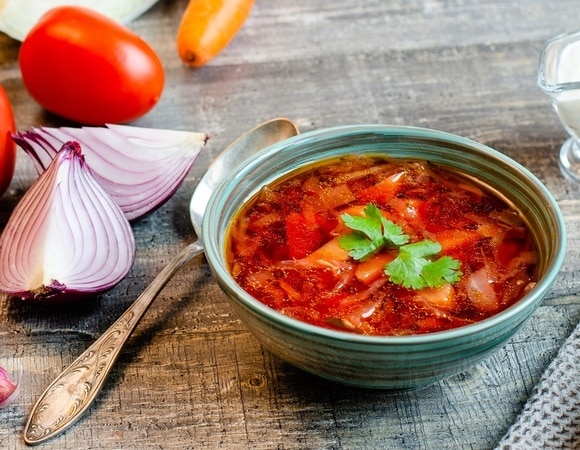 «Сразу захотелось на кухню»: готовим борщ по мотивам фильма «Кракен»