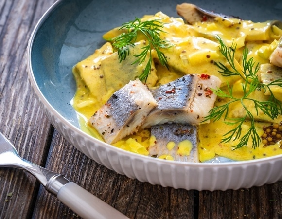 Мишленовский шеф назвала 5 лучших способов приготовить сельдь — у рыбы большой потенциал! 