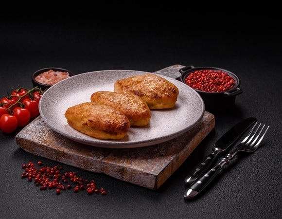 «Вкус невероятный»: что добавить в фарш для котлет — сочность и мягкость гарантированы