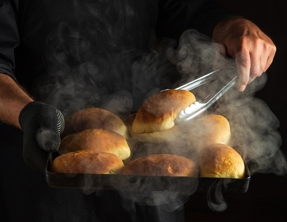 «И для торжества, и для уютного ужина»: пирожки с икрой и капустой — попробуйте необычное сочетание 