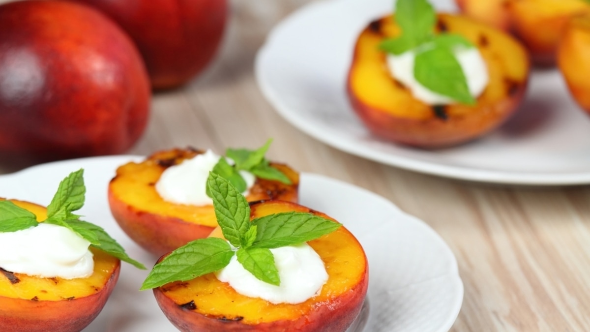 Такой десерт вы точно не ели! Персики со сливочным сыром на гриле за 10 минут