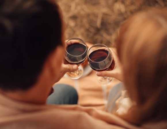 Алкоголь на жаре может стоить жизни: врач объяснил причину