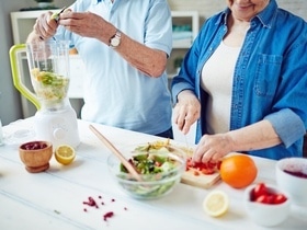 Эти 5 продуктов полезны после 60 лет: названы главные защитники мозга, сердца и костей