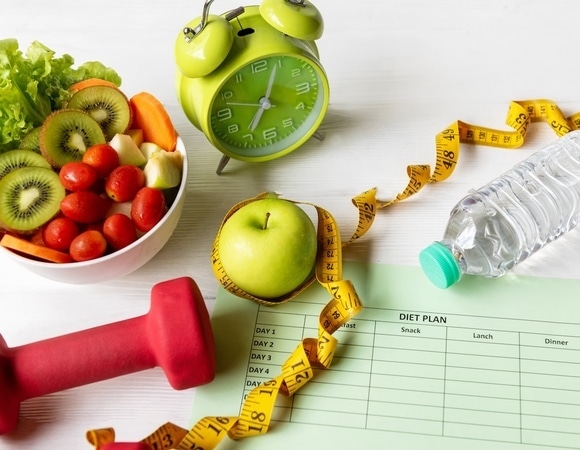 Названы продукты, помогающие похудеть к лету — никакой "отрицательной калорийности", но есть полезно