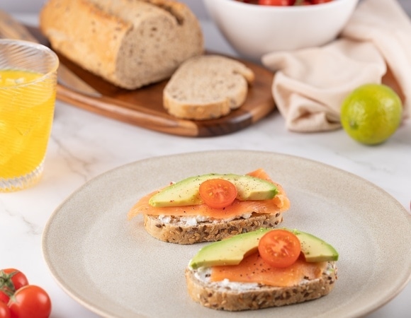 Хорошая привычка на лето: врачи сказали, какой завтрак поможет похудеть 