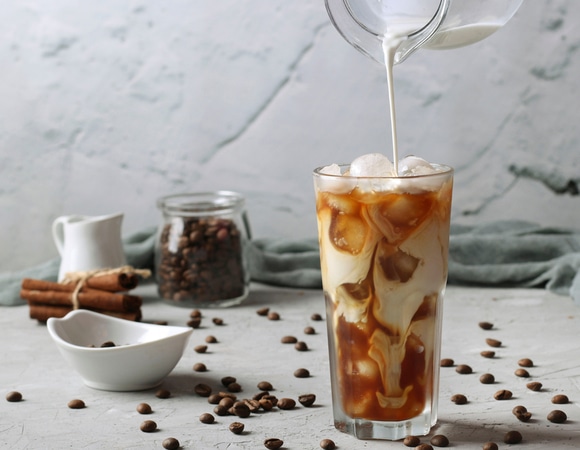 Айс-латте дома: как приготовить освежающий кофе и сделать его вкуснее Айс-латте дома: как приготовить освежающий кофе и сделать его вкуснее