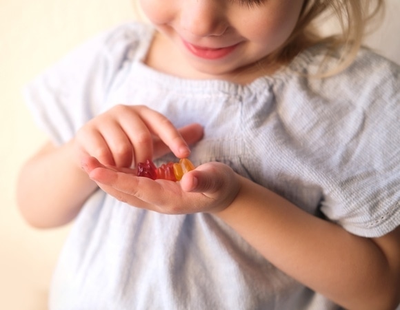Стоматолог перечислила сладости, которые разрушают детские зубы Стоматолог перечислила сладости, которые разрушают детские зубы