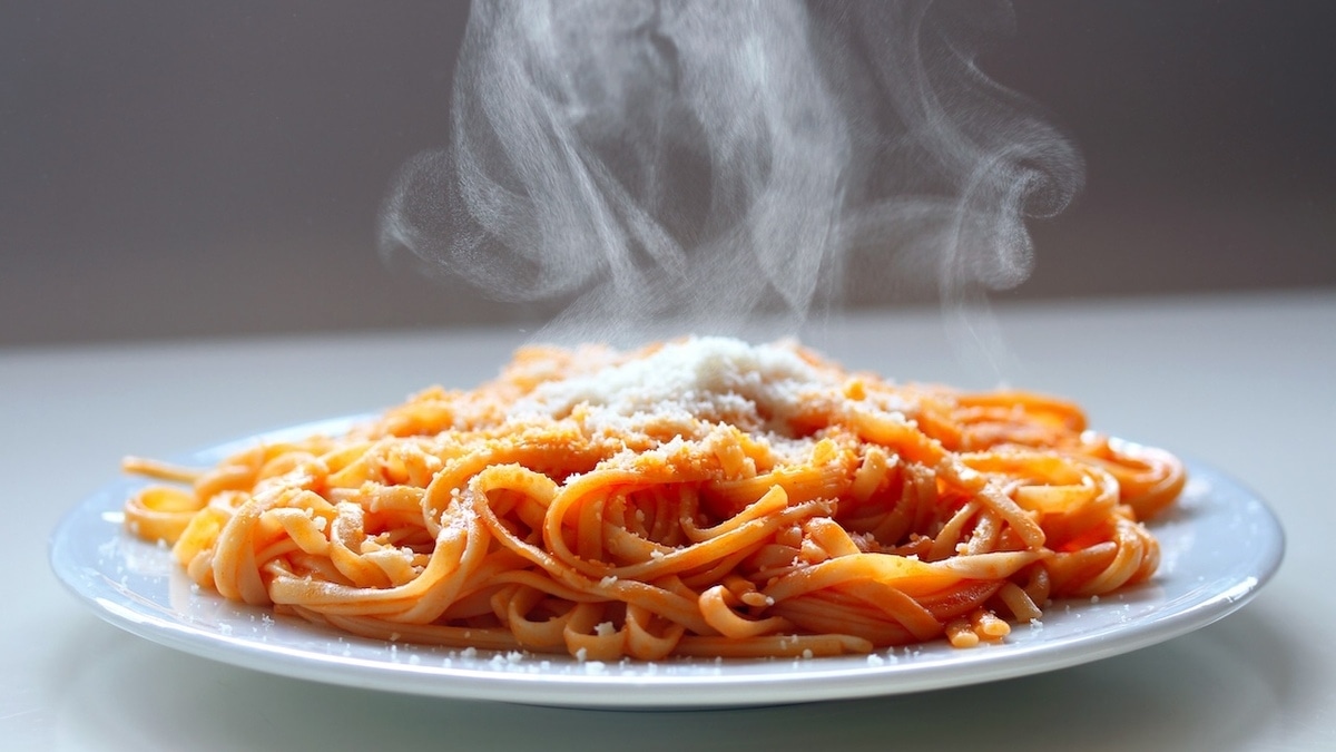 Лучше горячая или холодная? Эксперт рассказал, как температура еды влияет на организм