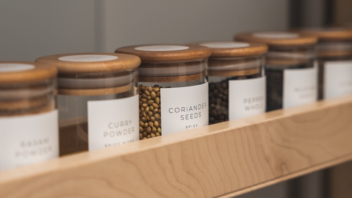 Вот где нельзя хранить специи — аромат уходит, а токсины копятся 