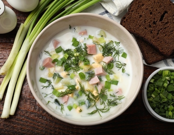 Какая окрошка полезнее? Кефир, квас, сыворотка или "минералка" — шеф подобрал лучшие варианты на лето Какая окрошка полезнее? Кефир, квас, сыворотка или "минералка" — шеф подобрал лучшие варианты на лето