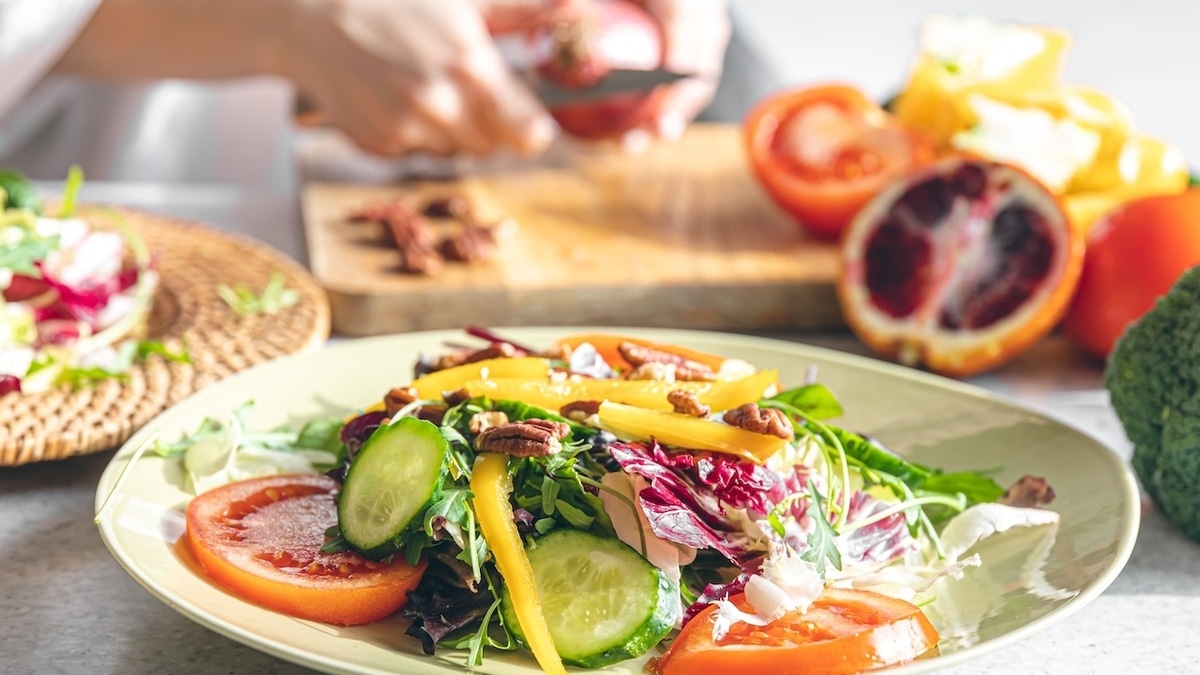 Лето без скачков давления и слабости: гериатр подсказал, что есть пожилым в аномальную жару 