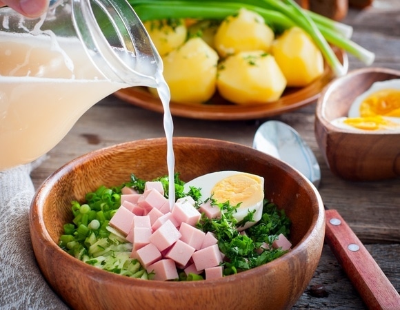 Выбор очевиден: у окрошки на квасе обнаружилось еще одно полезное свойство 