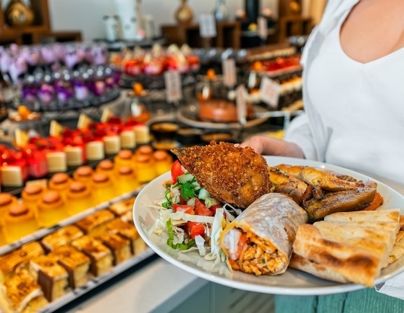 Вместо загара — только жир: как не набрать лишний вес в отпуске Вместо загара — только жир: как не набрать лишний вес в отпуске