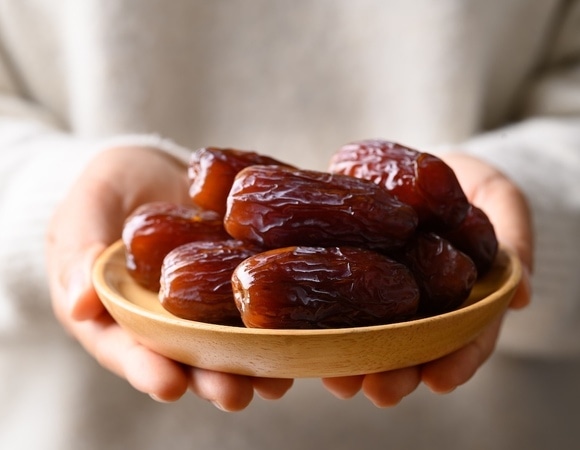 Как удалить косточку из финика и сохранить фрукт целым — блогер поделился секретом Как удалить косточку из финика и сохранить фрукт целым — блогер поделился секретом