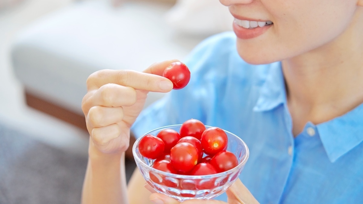 Эксперты предложили съедать помидор через 30 минут после тренировки — что это даст? 