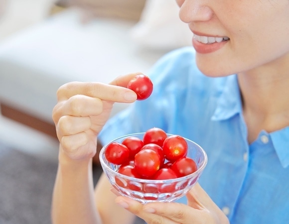 Эксперты предложили съедать помидор через 30 минут после тренировки — что это даст? 